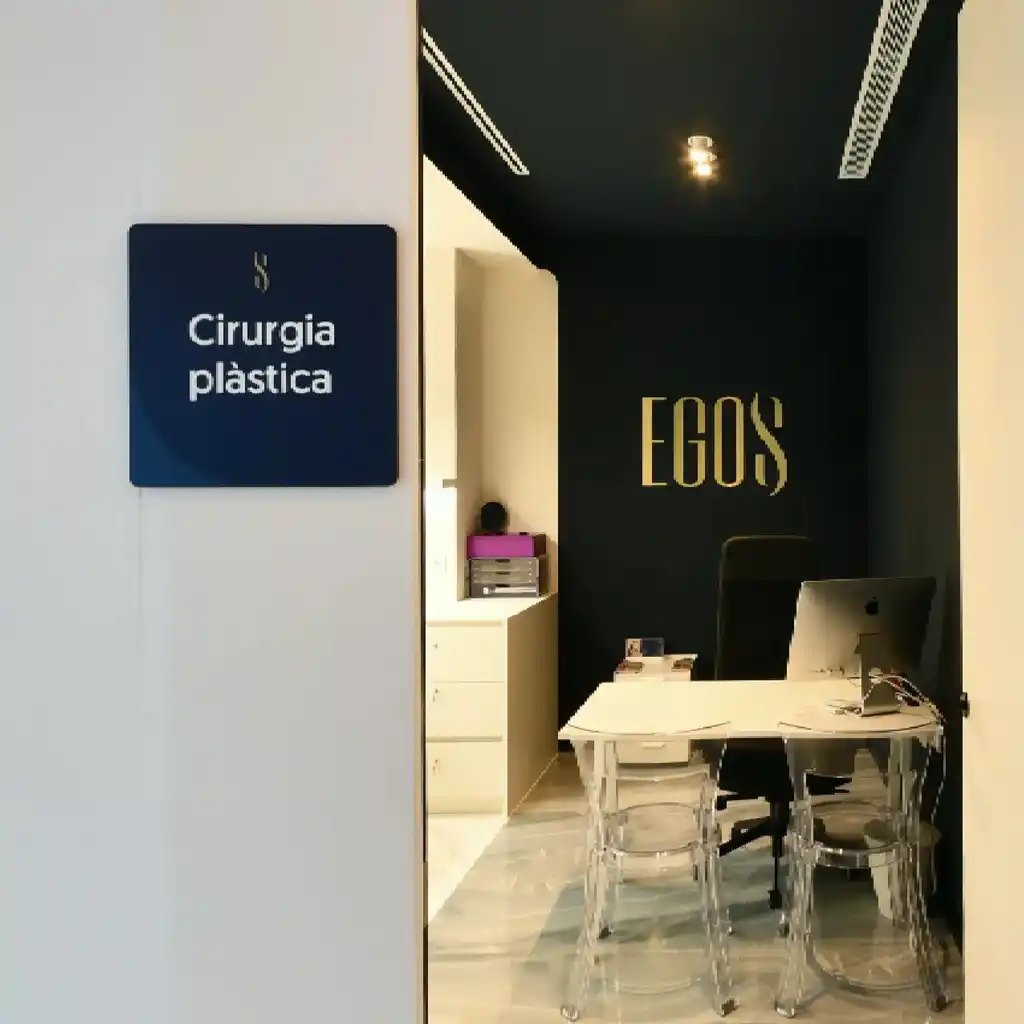 clinics.professionals-in Clínica de cirugía plástica en Hospitalet de Llobregat | Clínica EGOS