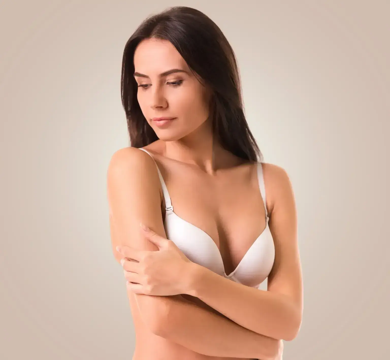 Quitar implantes de pecho: cirugía segura y profesional