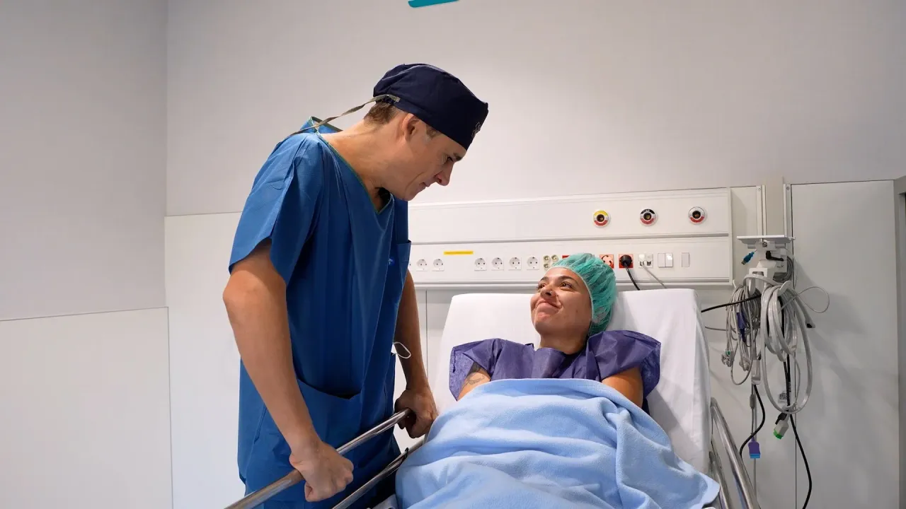 La influencer, Marta de Lola, confía en EGOS para hacerse una liposucción