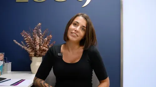 Carlota: ¿Pecho caído tras la lactancia? Recuperando su comodidad y confianza con una mastopexia con prótesis