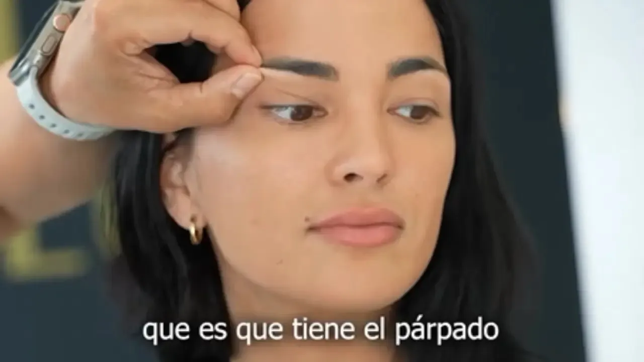 Claudia Bavel y su tratamiento rejuvenecimiento de la mirada