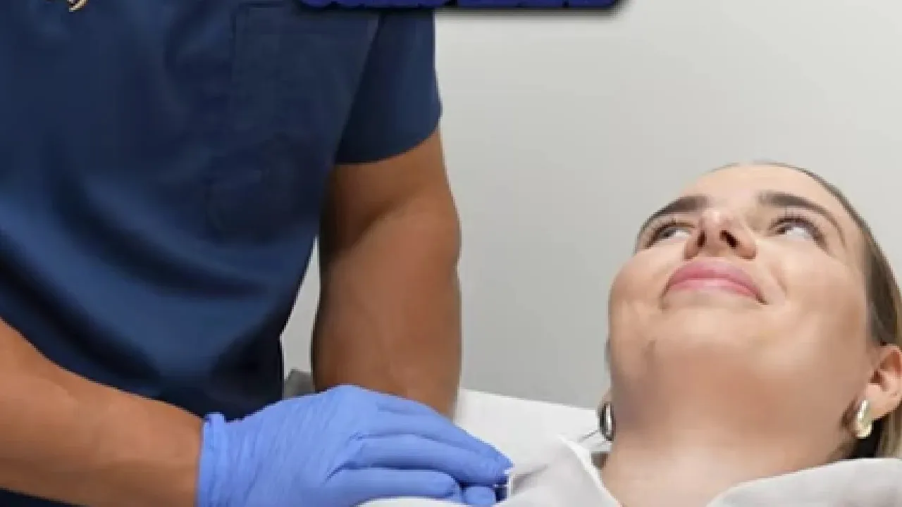 Patricia Pérez (ex concursante de la isla) en Clínica EGOS